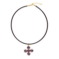 Choker de cordón negro con colgante cruz de cristales facetados color ametista en metal dorado