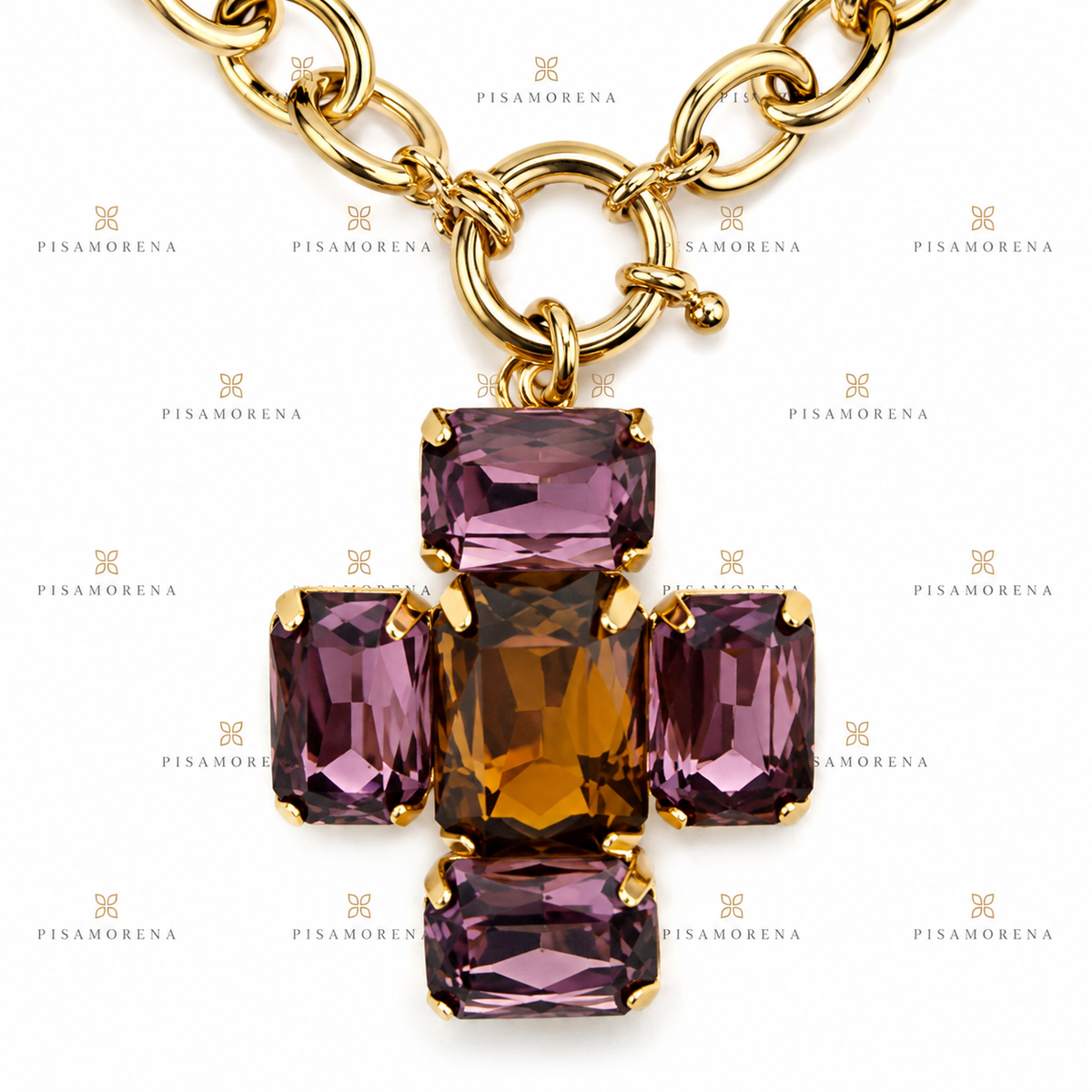 Detalle del colgante cruz con cristales facetados amatista y topacio