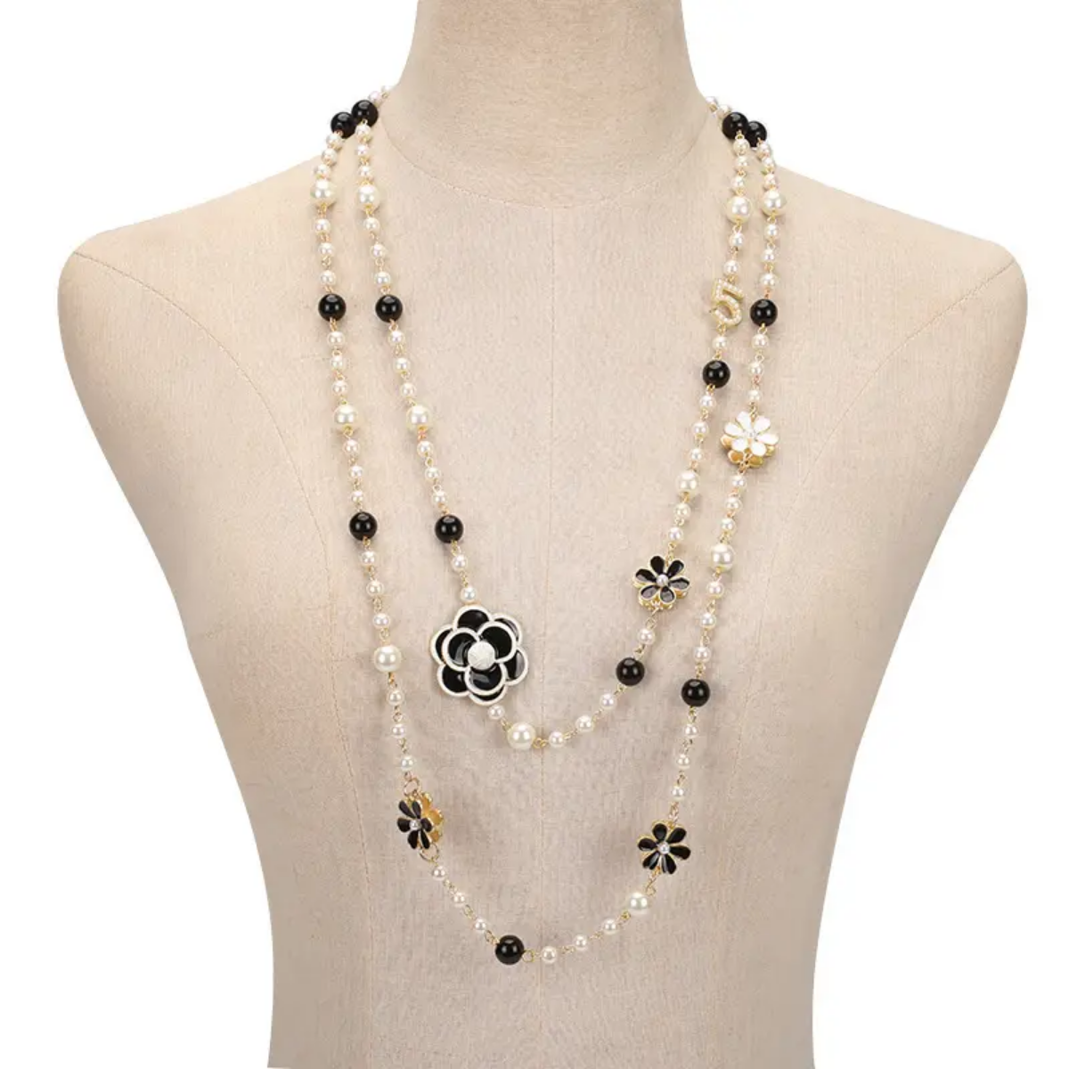 Collar Largo Camelias y Perlas Edición Noir