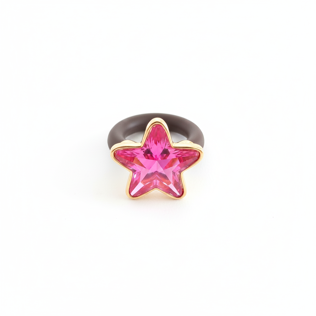 Anillo estrella rosa fondo blanco puro
