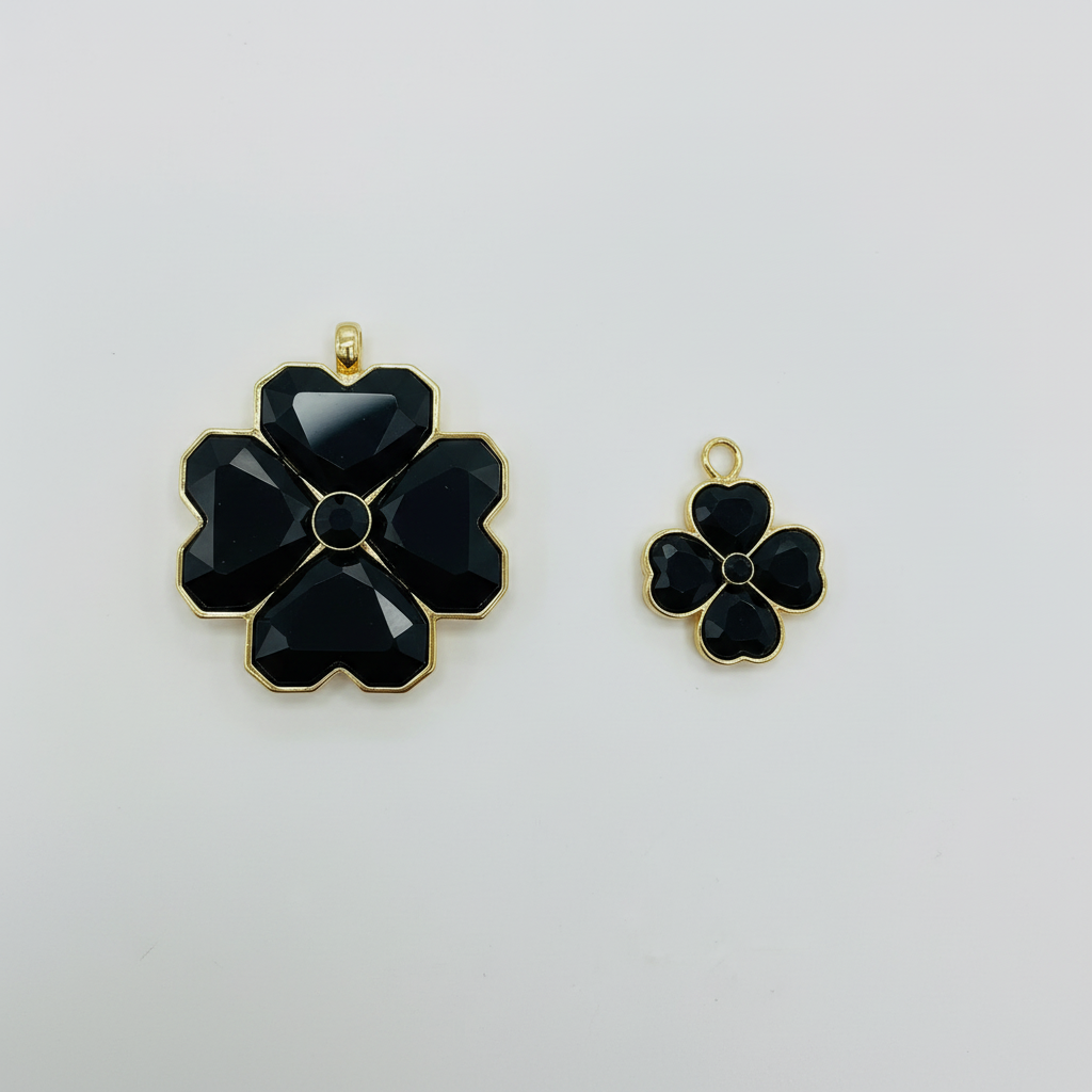 Charms flor grande y pequeño en negro