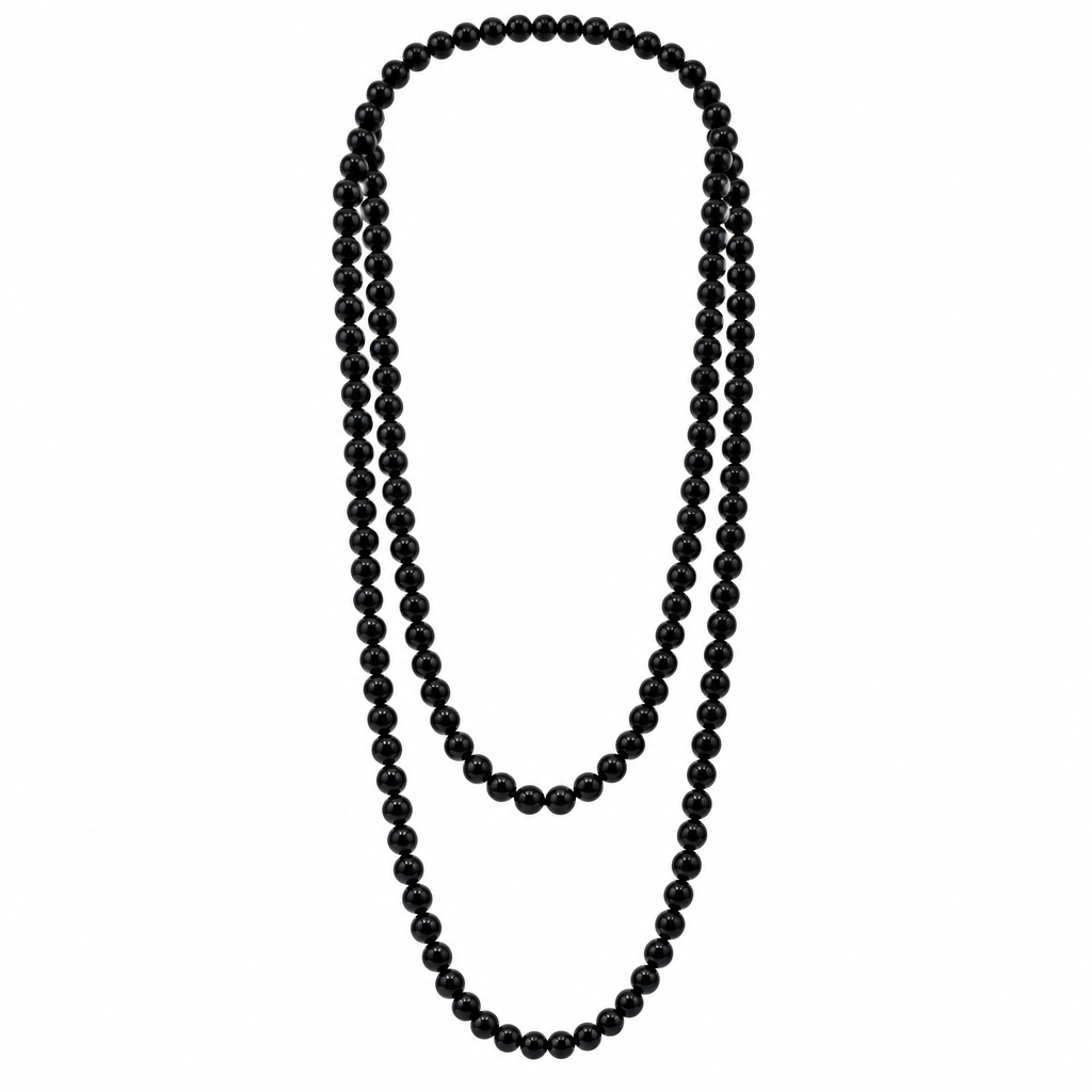 Collar de bolitas negro sobre fondo blanco