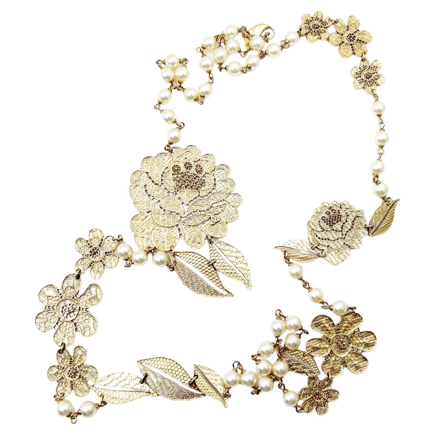 Collar Jardin Doré - filigrana dorada con flores y perlas