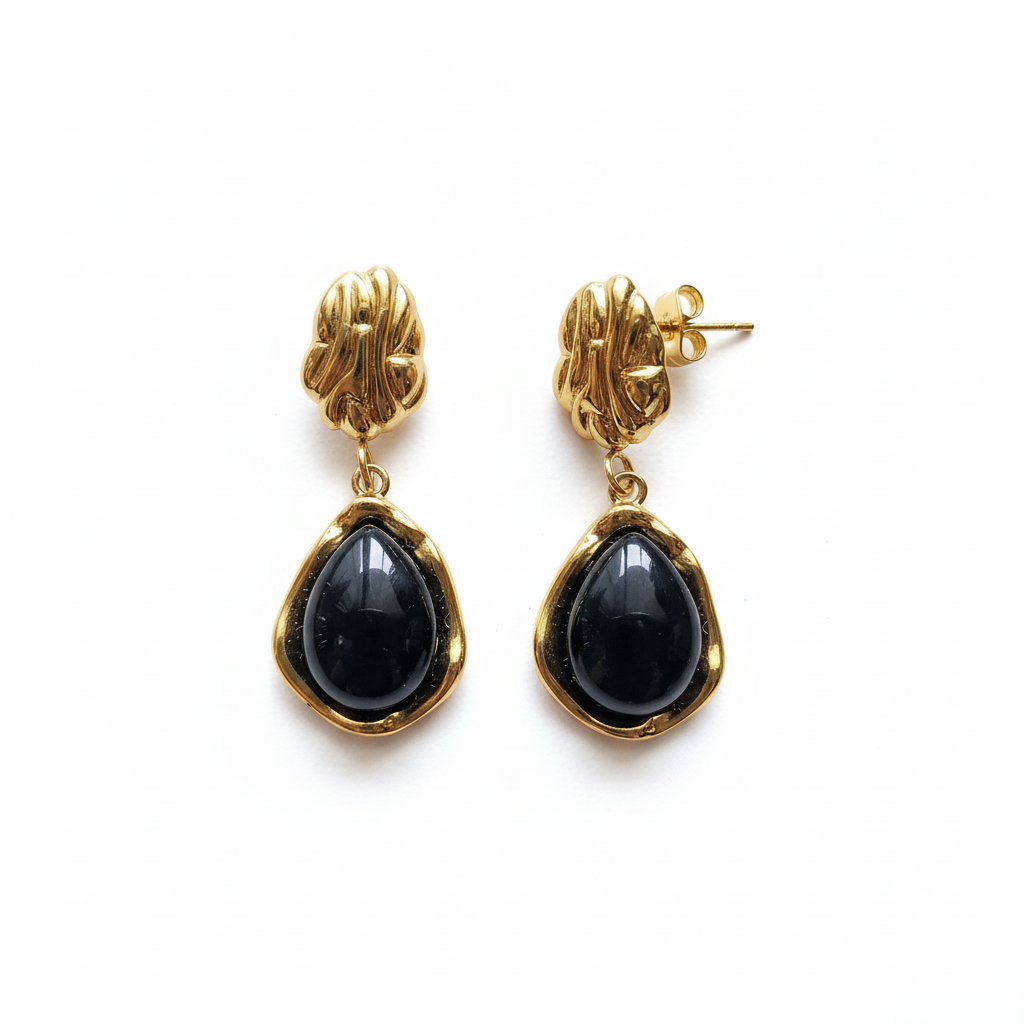 Flat lay de pendientes Roar