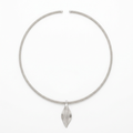 Collar Satín Hoja Plateado