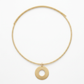 Flat lay del collar Satín Aro Dorado