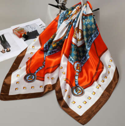 Foulard de satén estampado en naranja, turquesa, blanco y marrón
